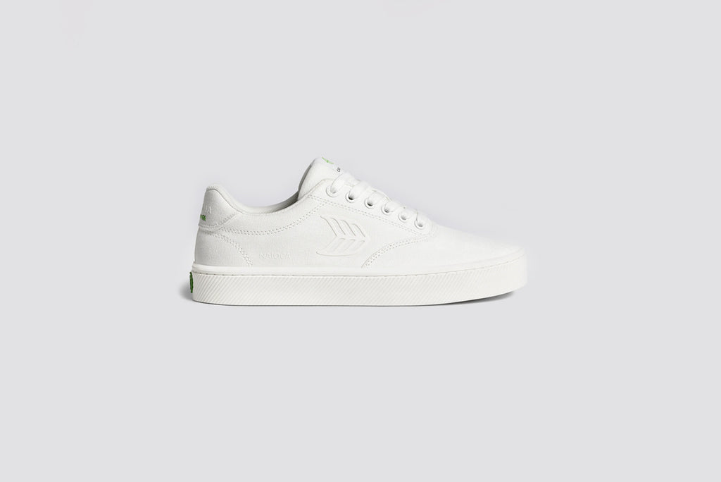 Cariuma Naioca all white canvas