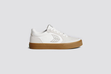 Cariuma Vallely Women off-white vintage gum grey